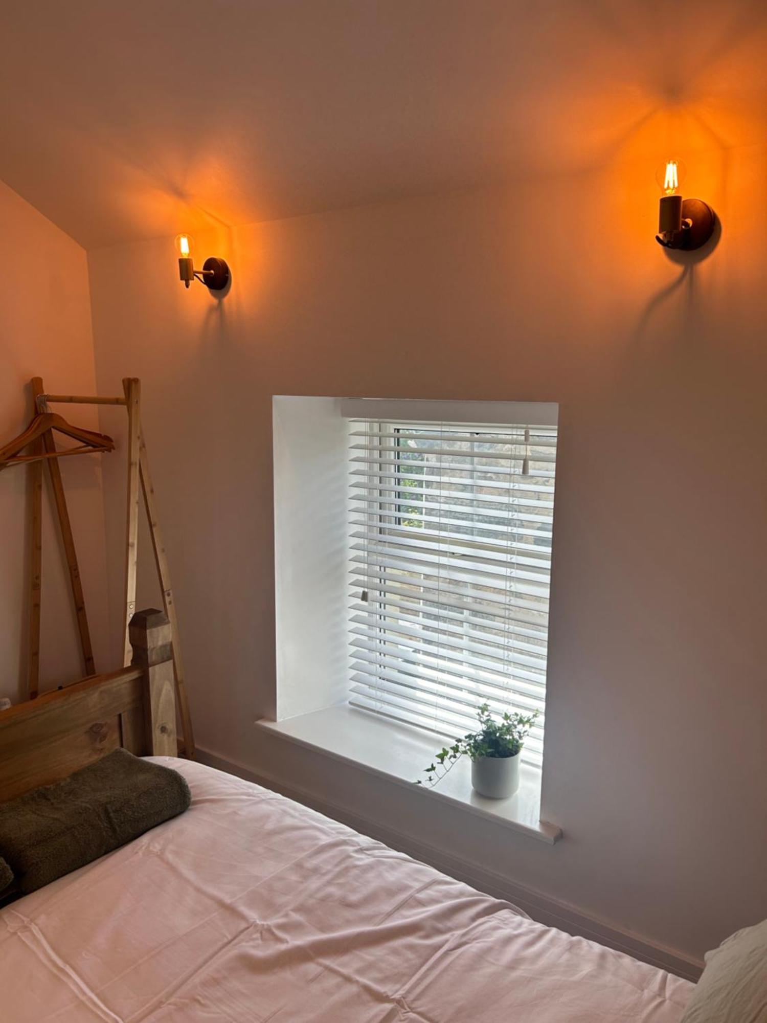 Cosy Modern Miners Cottage Llanllechid 外观 照片