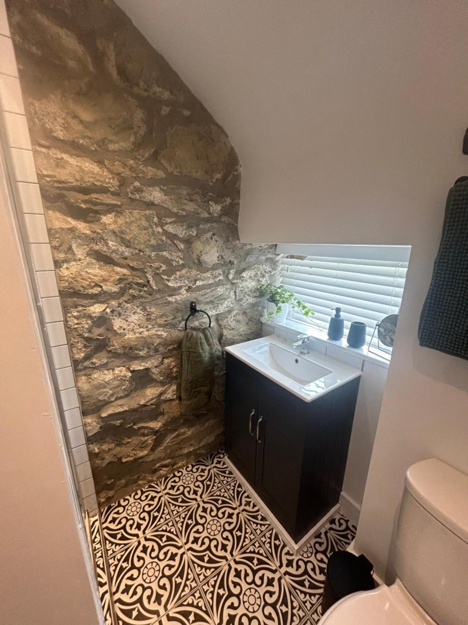 Cosy Modern Miners Cottage Llanllechid 外观 照片