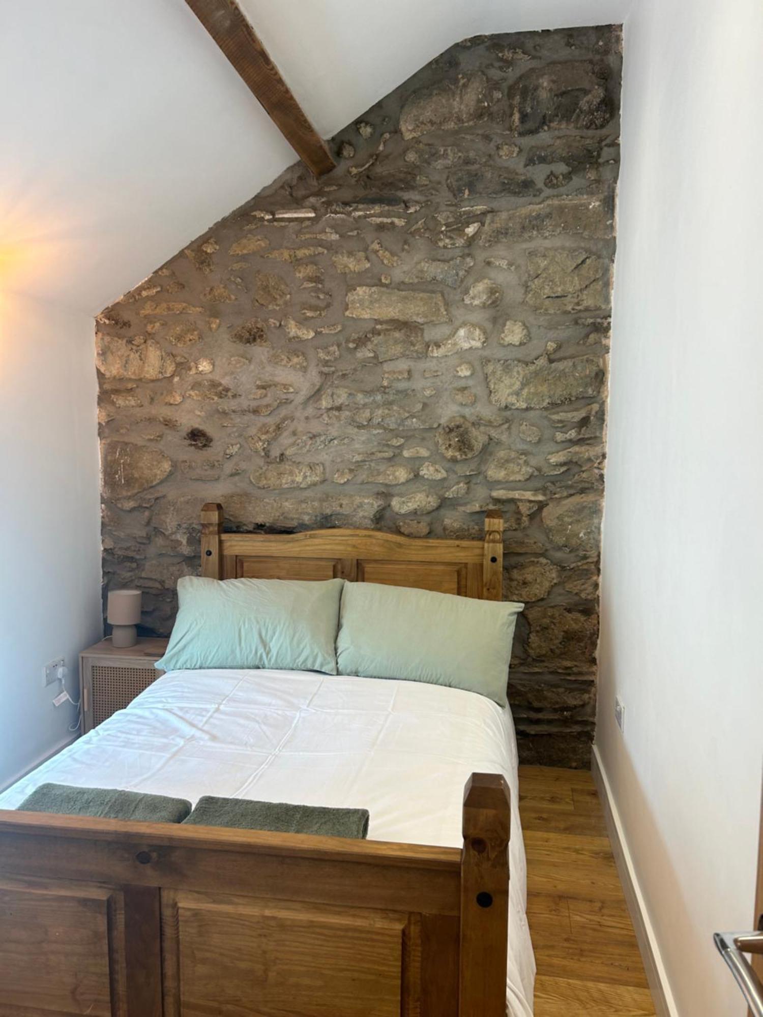 Cosy Modern Miners Cottage Llanllechid 外观 照片