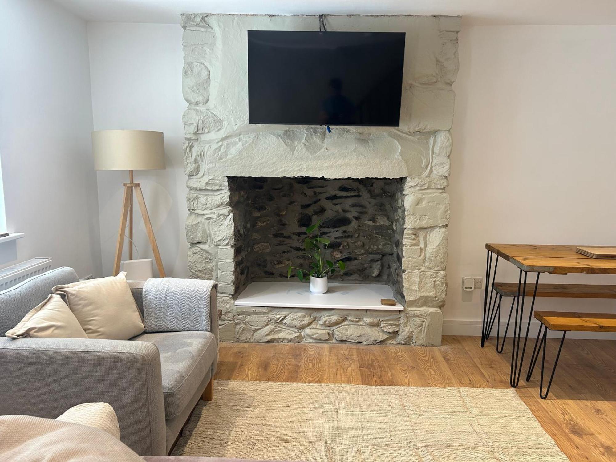 Cosy Modern Miners Cottage Llanllechid 外观 照片