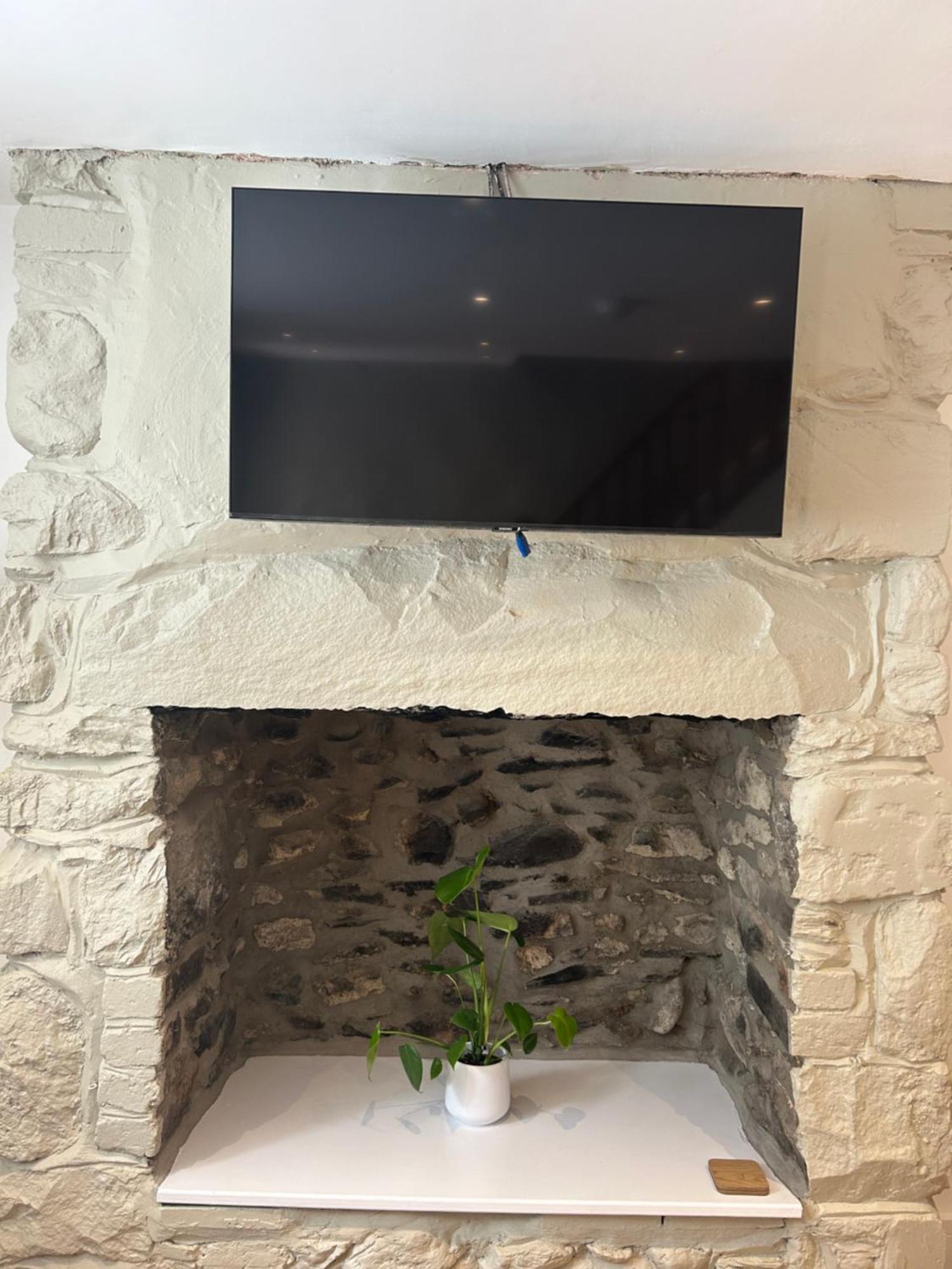 Cosy Modern Miners Cottage Llanllechid 外观 照片